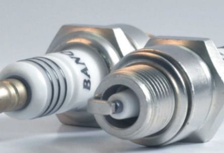 汽车火花塞用多少力度