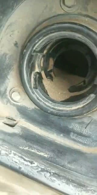 小汽车油箱装满多少油量