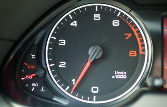 汽车怠速转速多少合适 汽车怠速转速多少合适