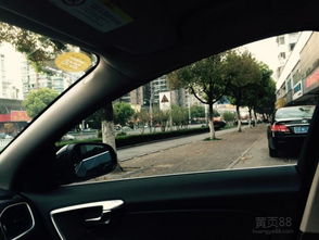 汽车玻璃摸多少钱