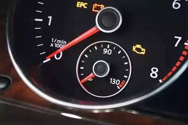 如何看汽车车内水温多少