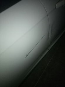 汽车门刮伤修多少钱