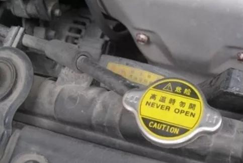 汽车冷却水箱多少升水