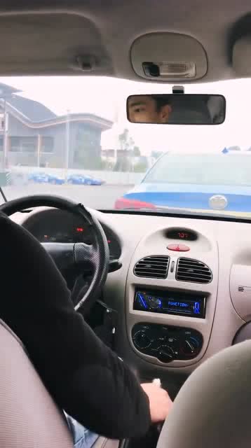 侧方停车小汽车距离多少