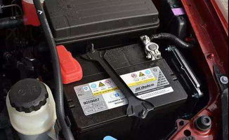 雨天汽车电瓶电压多少