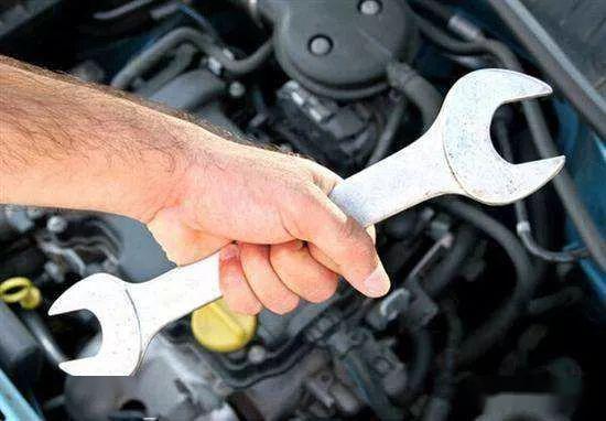 汽车胶块碎了多少钱