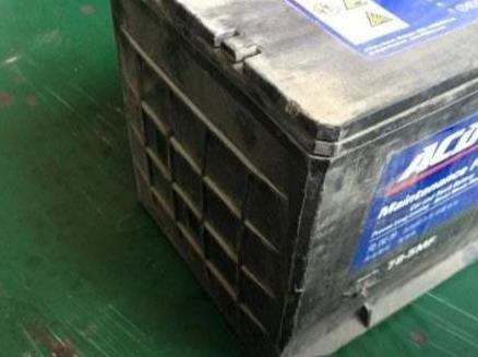 小汽车电池电压显示多少