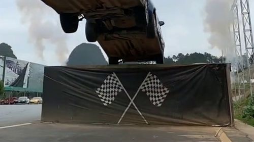 汽车摄像角度多少合适拍