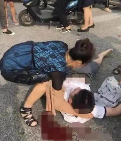 南宁一学生被蜜蜂“围殴”倒地