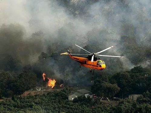 河南焦作山火蔓延 直升机取水灭火 河南焦作山火蔓延 直升机取水灭火