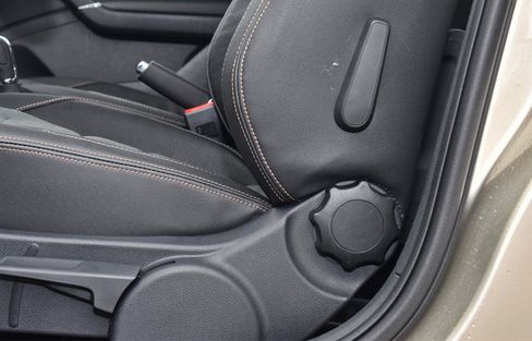 汽车电动座椅调高度多少