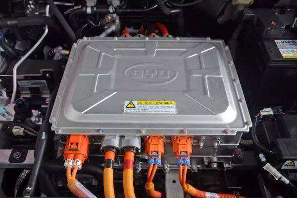 别克汽车电瓶多少钱