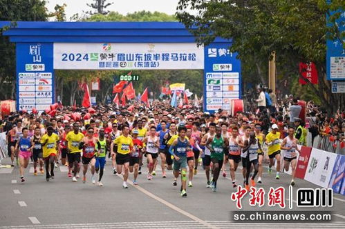 全国的显眼包都来武汉马拉松了 全国的显眼包都来武汉马拉松了