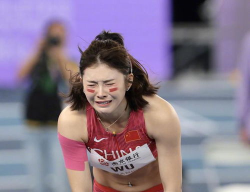 吴艳妮8秒01破全国纪录 泪洒现场