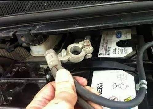 汽车点火硫酸电瓶多少钱