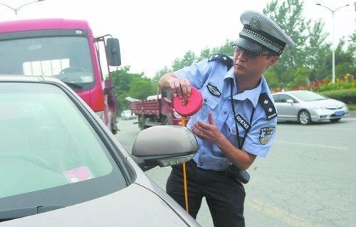 汽车路面标志有多少式样