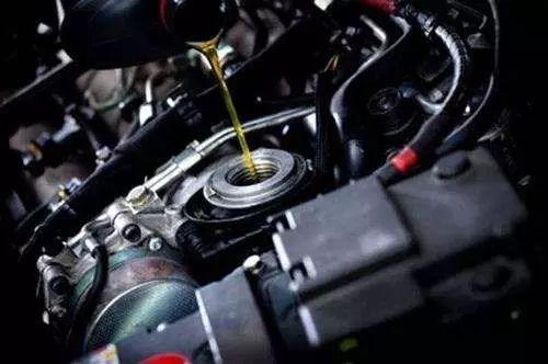 汽车变速箱油加多少