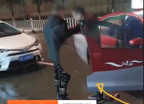 男子喝多了在班车上尿裤子遭开除 男子喝多了在班车上尿裤子遭开除