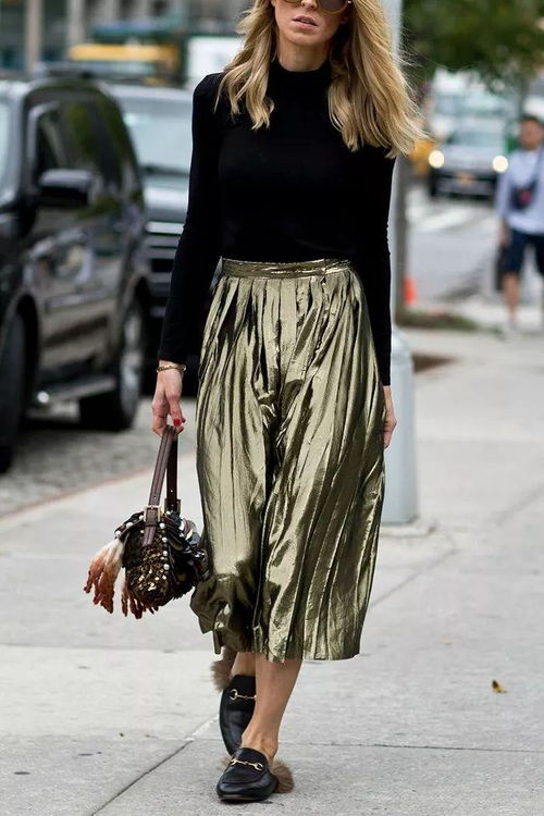 穿红裙女大学生失联 手机遭格式化 穿红裙女大学生失联 手机遭格式化