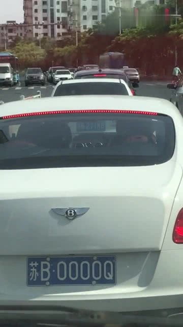 汽车保持多少米的距离