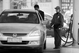 汽车加多少号燃油 汽车加多少号燃油