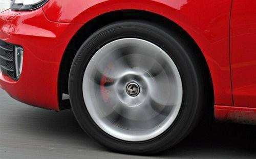 汽车轮胎气压标准多少正常