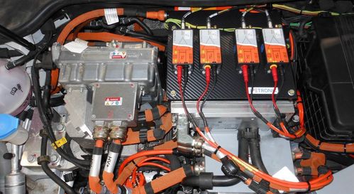 电动汽车电压多少伏