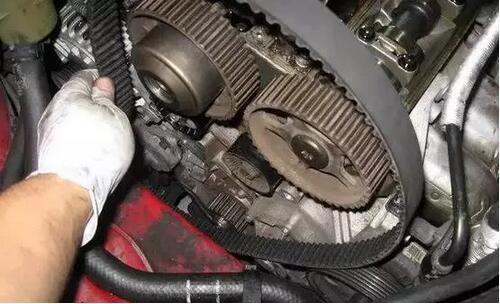 汽车换皮带多少钱一个 汽车换皮带多少钱一个