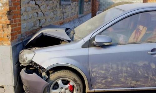 汽车撞墙要多少钱