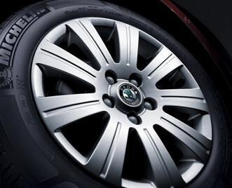 汽车胎多少合适