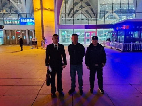 老赖坐高铁被拘 1小时内答应还570万 老赖坐高铁被拘 1小时内答应还570万