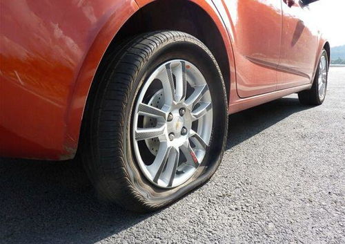 汽车爆胎损失多少