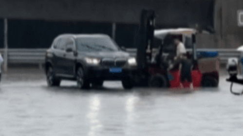 郑州暴雨多少辆汽车