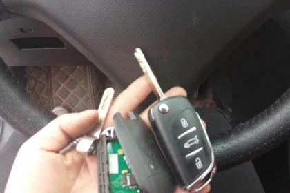 汽车钥匙配芯片多少钱