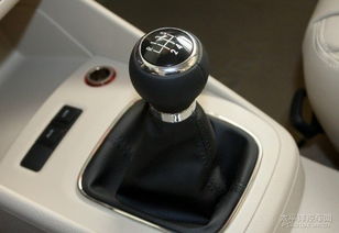 汽车踩油门到底多少转