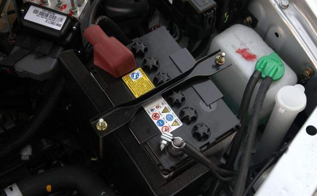 汽车电瓶换组多少钱