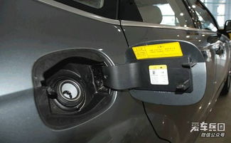 汽车行驶靠右多少合适