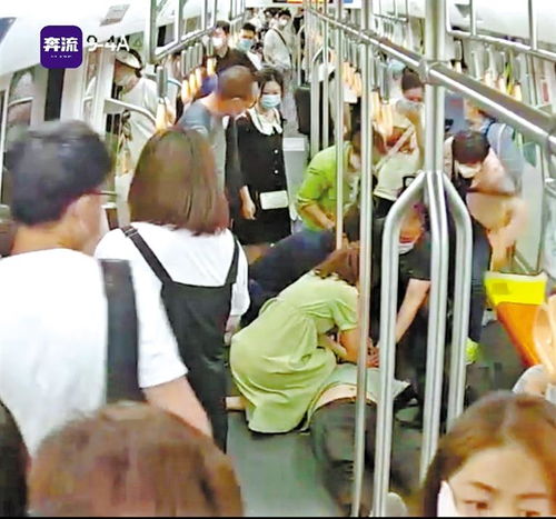 曾双膝跪地救人的地铁员工又救人了