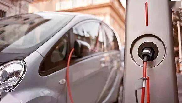 汽车空调用多少油