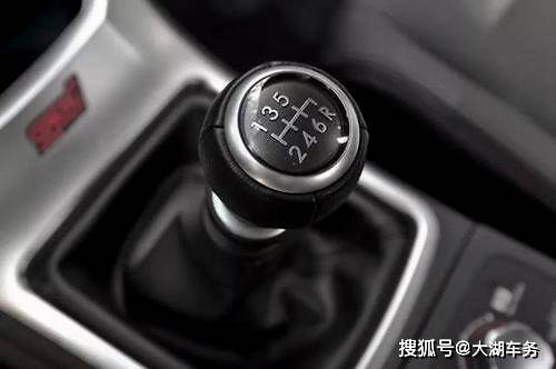 手动挡汽车起步转速多少