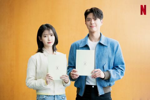 IU、朴宝剑新剧9.4分屠榜Netflix IU、朴宝剑新剧9.4分屠榜Netflix