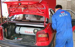 武汉汽车用油多少