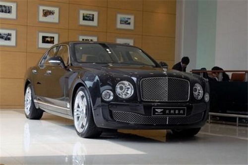 汽车撞墙大修要多少钱