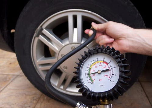 小汽车胎压多少
