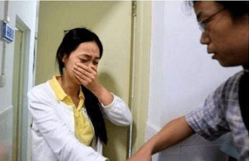 父亲送儿子进精神病院17年不愿接出