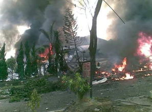 美国一飞机坠毁引发地面大火 美国一飞机坠毁引发地面大火