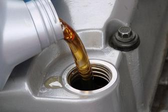 汽车冷机油加多少