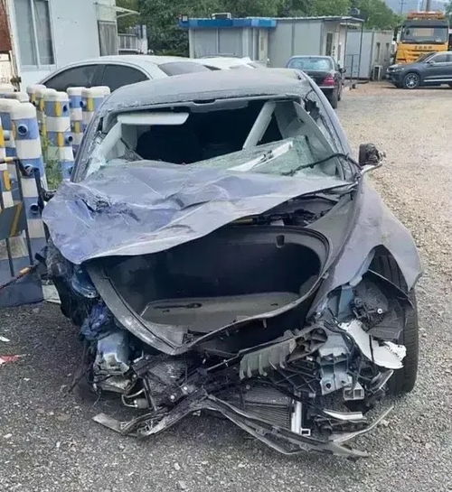 汽车相撞后加速多少