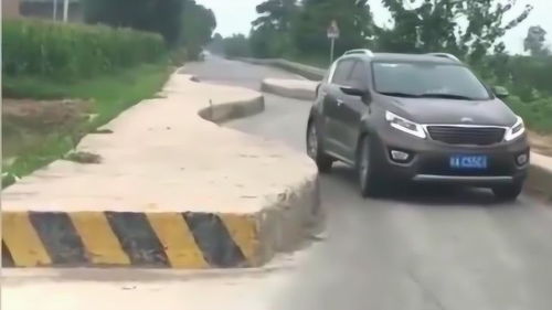 小汽车后面宽多少厘米