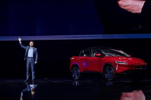 小鹏汽车总裁收入多少